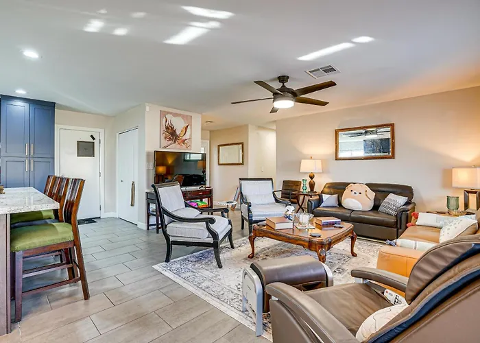 Sports, Trails & More! W/ Pool In Glendale