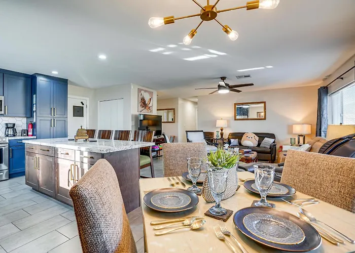 Sports, Trails & More! W/ Pool In * Glendale