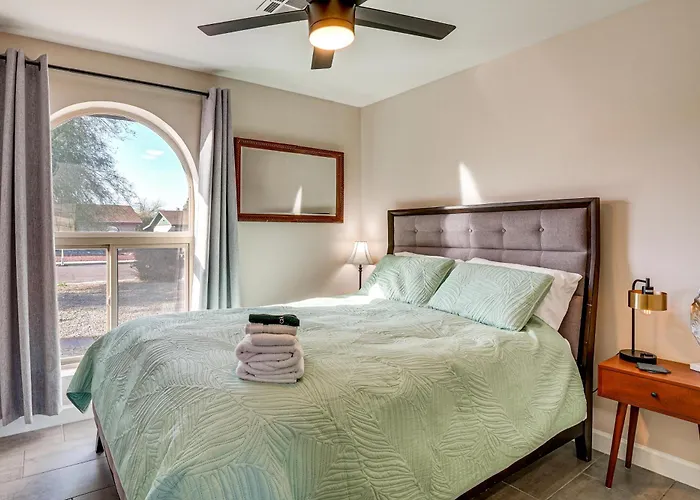 Sports, Trails & More! W/ Pool In Glendale