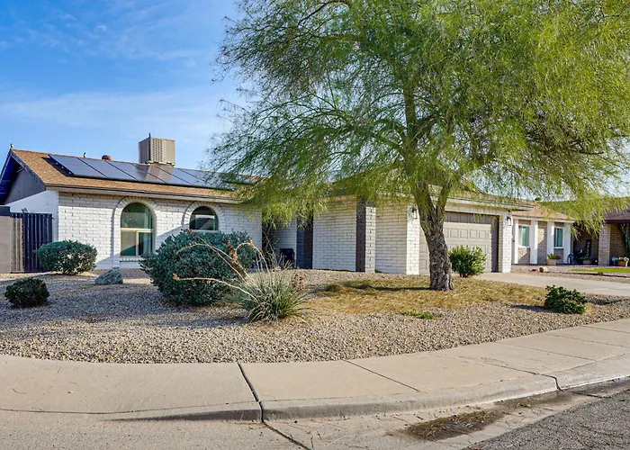Sports, Trails & More! W/ Pool In Glendale